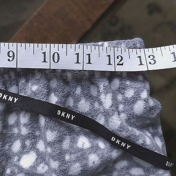 DKNY light grey cheetah print fluffy fleece pyjama set Size S - Picture 12 of 14